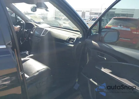 2016 Honda Pilot Touring z USA, uszkodzony, nr VIN 5FNYF5H93GB057063